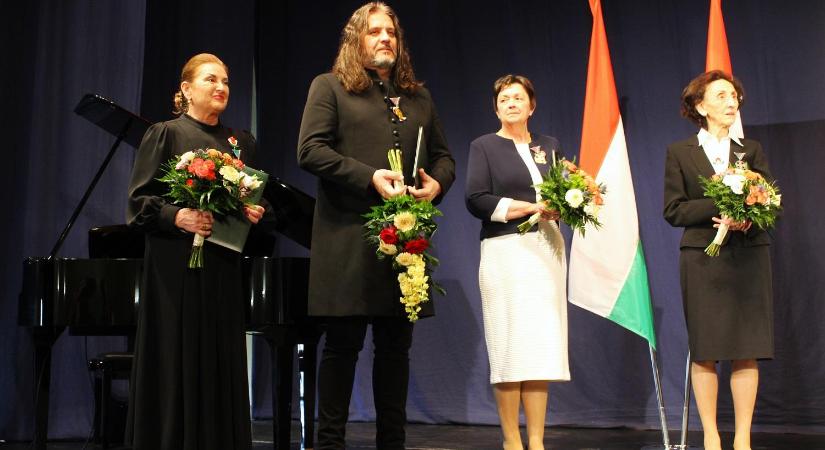 Rangos magyar állami kitüntetések átadása képekben