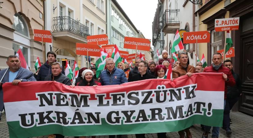 Elképesztő, ami Orbán Viktorra vár: hatalmas a tömeg az egri békemeneten