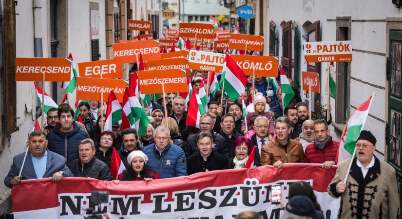 Folytatódik Orbán Viktor országjárása: kövesd velünk élőben az egri békemenetet!