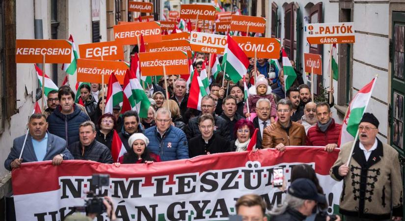 Elképesztő tömeg fogadta Orbán Viktort Egerben (GALÉRIA)