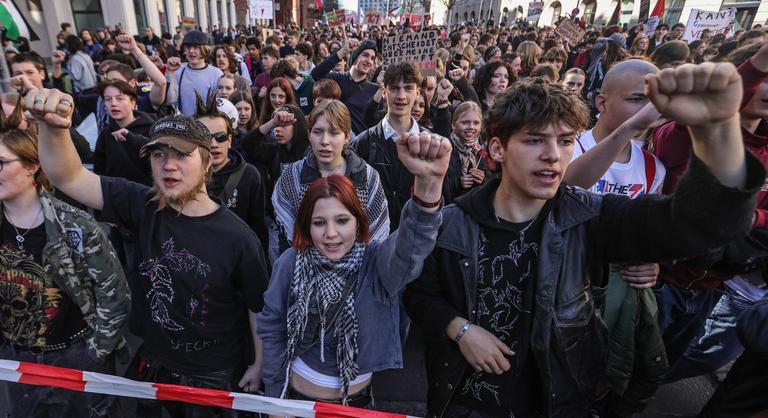 Friedrich Merz haljon meg a keleti fronton – üzenik a diákok a német kancellárnak