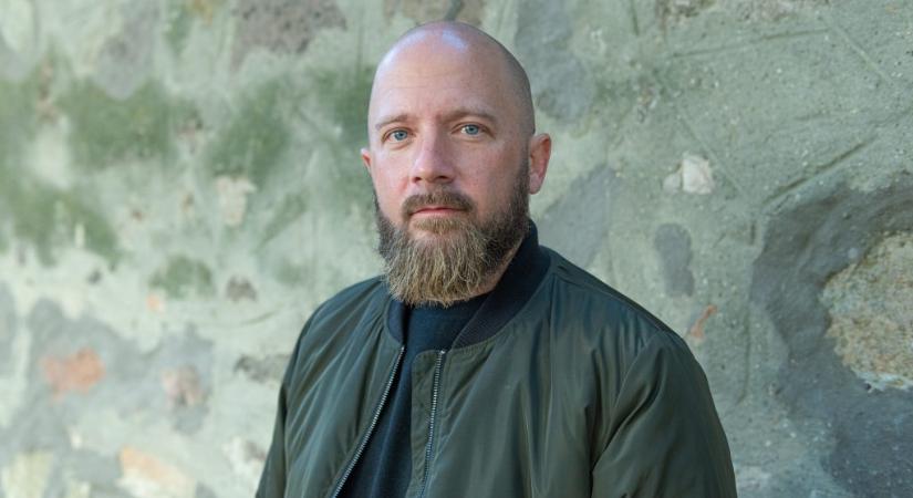 „Szerettem volna picit nevetségessé tenni a regnáló hatalmat” – nyilatkozta a 24.hu-nak az Orbánt kifigurázó jászberényi polgármester