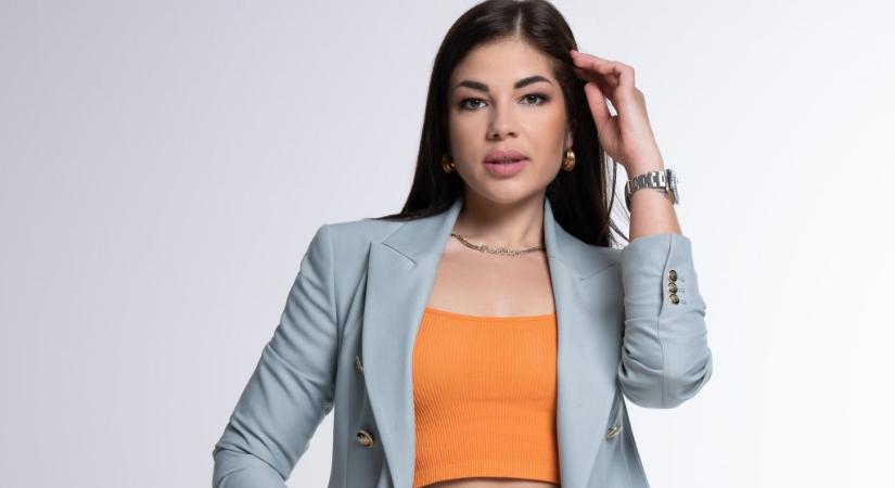 Hadházy Ákos szerint Gáspár Evelin félmilliós napszemüvegben békemenetezett