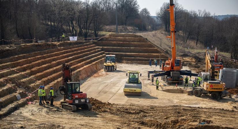 Vége a pótlóbuszozásnak? Nagy fordulat a Veszprém–Ajka vasútvonalon