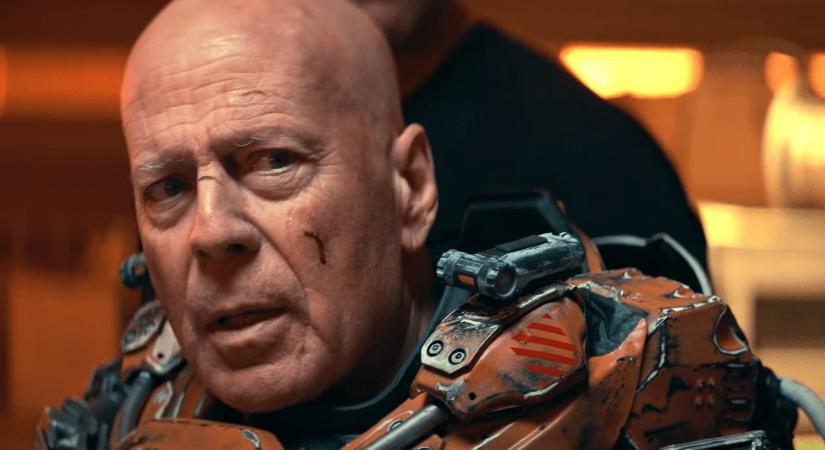 Bruce Willis 65 évesen sem áll le a sci-fi akciófilmekkel