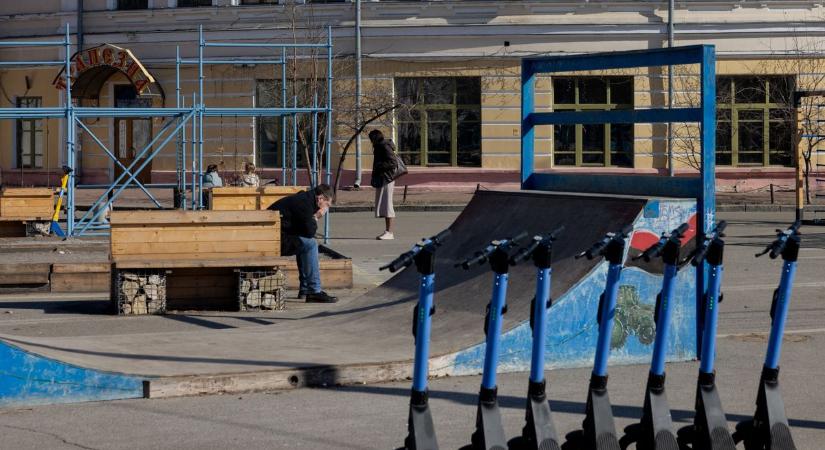 Egy vendéglátóhely elől hurcoltak el valakit, ijesztő videó jelent meg a Telegramon