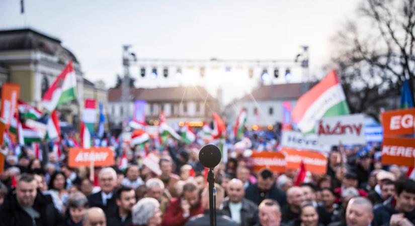 Különös fotó: ezt látja majd Orbán Viktor az egri színpadról