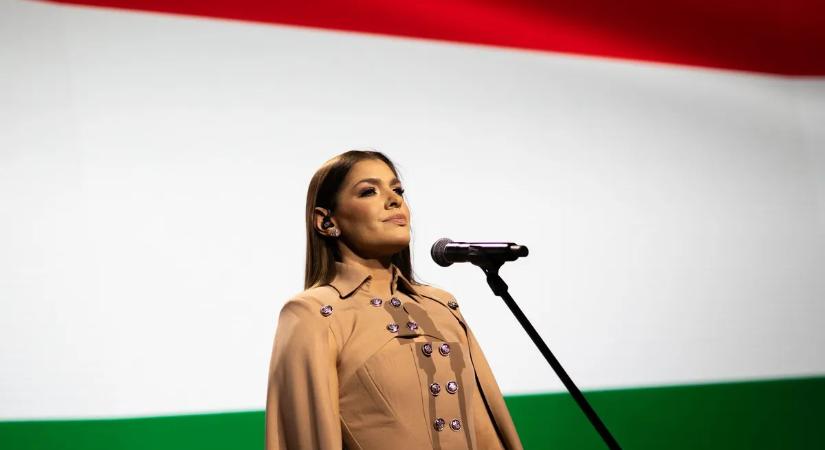 Dér Heni indította Orbán Viktor egri országjárását! Óriási tömeg fogadta!