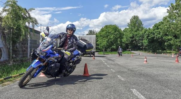 Ingyenes vezetéstechnikai tréningek 2026-ban több helyszínen – regisztrálj most!