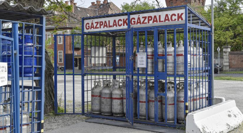 Elképesztő roham indult Magyarországon: négyszeresére ugrott a kereslet e termék iránt az iráni konfliktus miatt