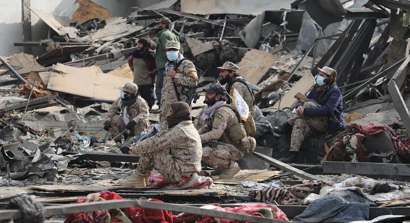 Afganisztán egy kabuli drogrehabilitációs központ lebombázásával vádolja Pakisztánt, melyben 408 civil halt meg