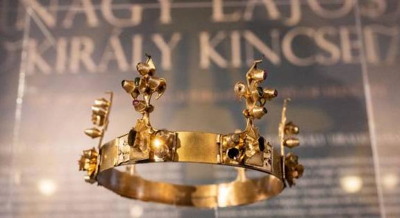 Nagy Lajos király születésének 700. évfordulója alkalmából nyílt kamaratárlat a Nemzeti Múzeumban