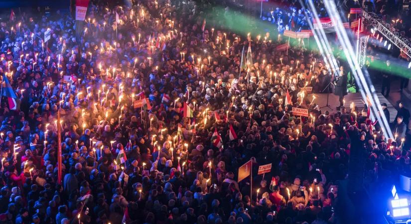 Így vonult be Orbán Viktor az egri tömeg elé – videó