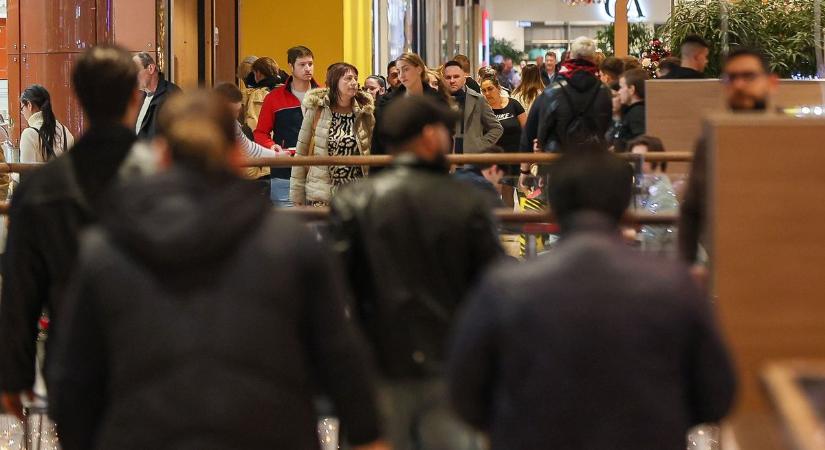 Nagy a mozgolódás a győri Árkádban: több üzlet megújul, de be is zárt egy - fotókkal