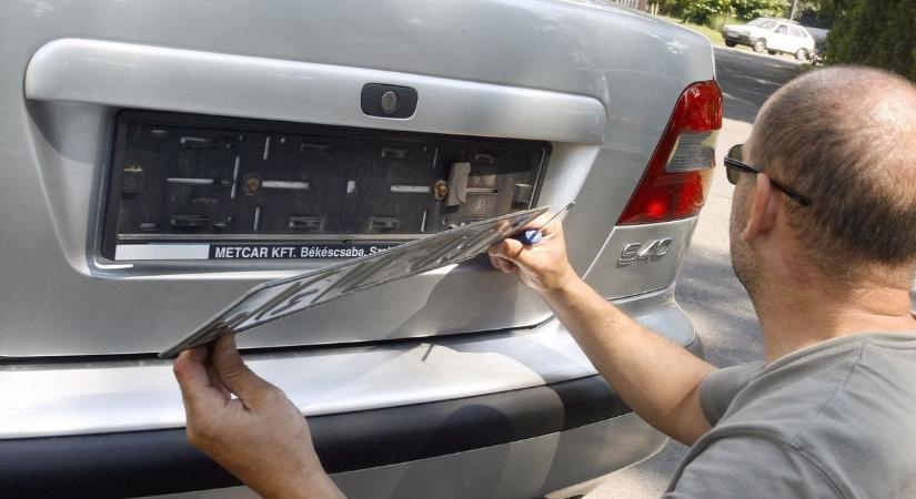 Hivatalos: jön a kötelező rendszámcsere az autóknál, nem lesz olcsó mulatság