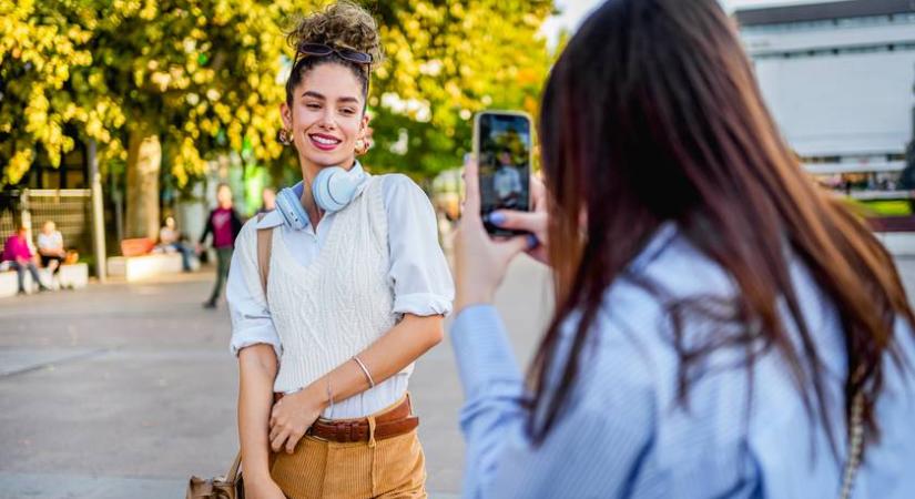Vékonyabbnak és magasabbnak tűnsz, ha így pózolsz a fotón – Előtte–utána képeken a különbség