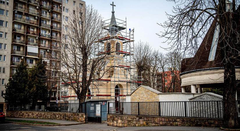 Felújítják a mindszenti temetői kápolnát - fotók, videó