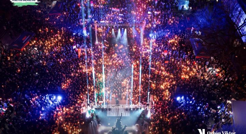 Hatalmas tömeg fogadta Orbán Viktort Egerben – Videó