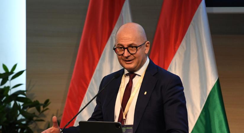 A GVH elnöke hat évre újrázik