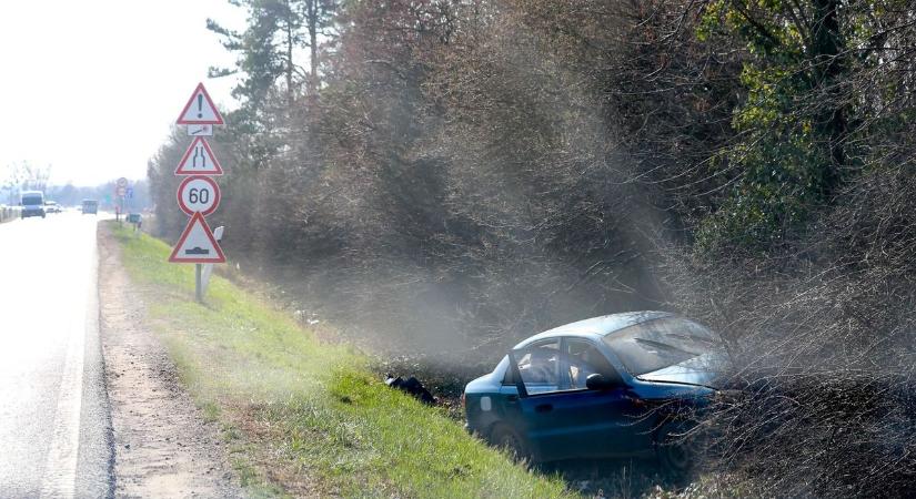 Elhagyott autó Sárvárnál: a hatóságok is keresik a megoldást