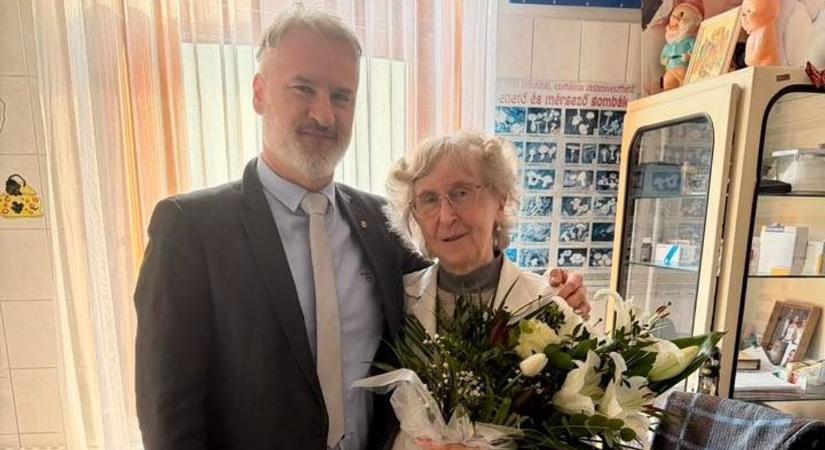 Generációk nőttek fel a kezei között – Rangos díjat kapott a sárospataki gyermekorvos