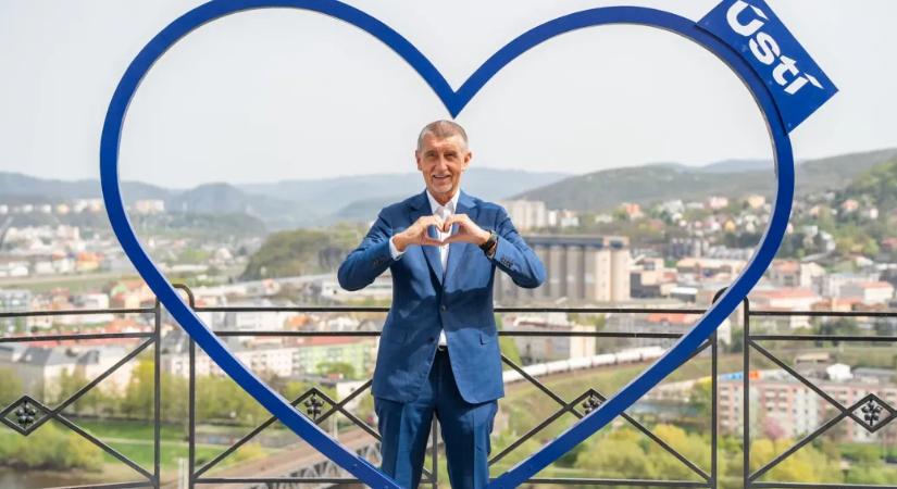 Kreml-párti tanácsadóval készíti orosz mintájú ügynöktörvényét Orbán cseh szövetségese