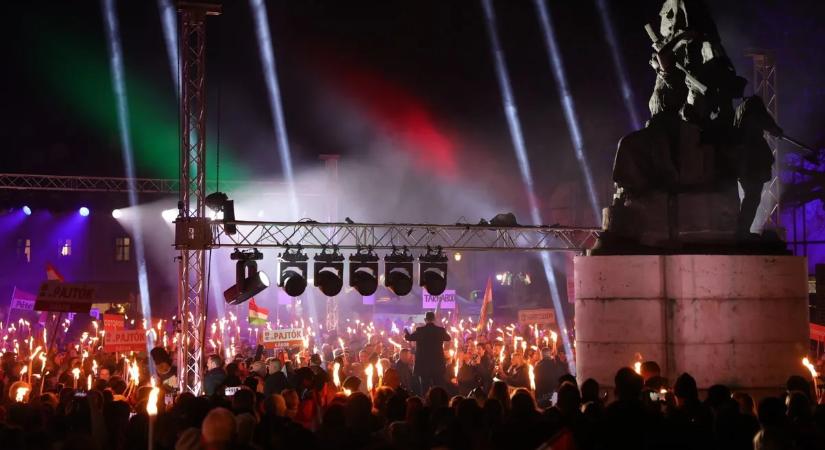 „Peti, kérlek nyugodj meg!” – brutális oltást kapott Magyar Péter, Kocsis Máté az egri békemenet elképesztő sikerével hergel