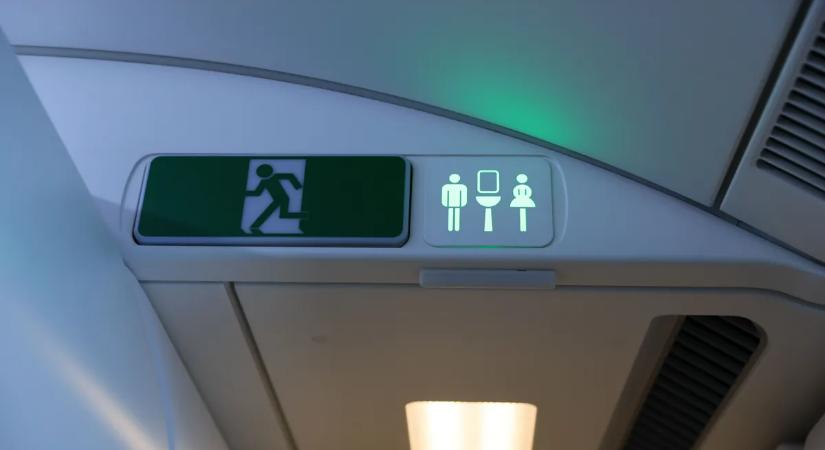 Szex a repülőn: a légiutas-kísérő felfedi a titkot a mosdóban hancúrozó párokról