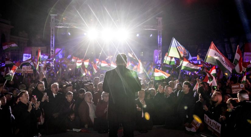 Fergeteges hangulat volt Egerben - ujjongás kísérte Orbán Viktor beszédét