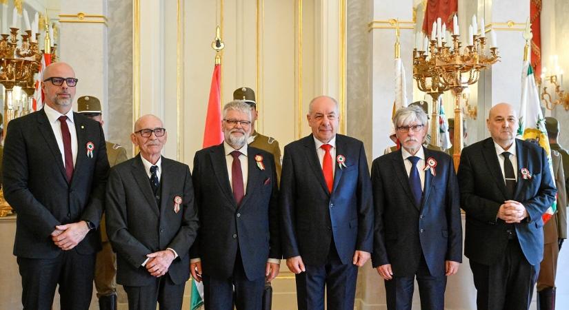 Sulyok Tamás állami kitüntetéseket adott át – íme a díjazottak
