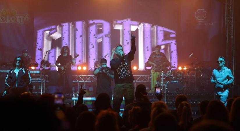 Curtis és Charlie ingyenes koncertjei megtöltötték a One Veszprém Arénát (galéria)