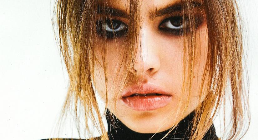 Nagy haj, szomorú szemek