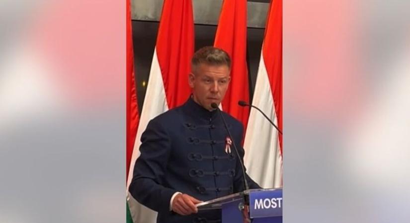 Bámulatos, ahogy Magyar Péter ismét rommá alázza a saját propagandamédiájának munkatársát (VIDEÓ)