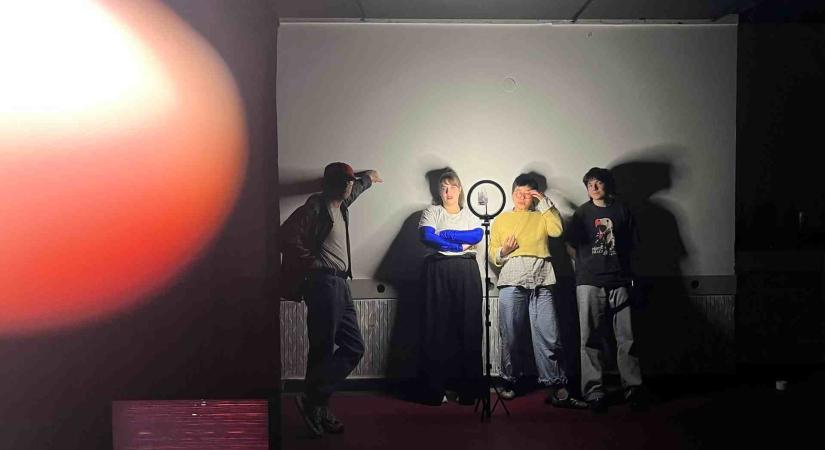 ÉRZÉKSZERVI TERÜLETEK Interjú Illés Haibóval, Melykó Richárddal, Juhász Majával és Kovács Lucával