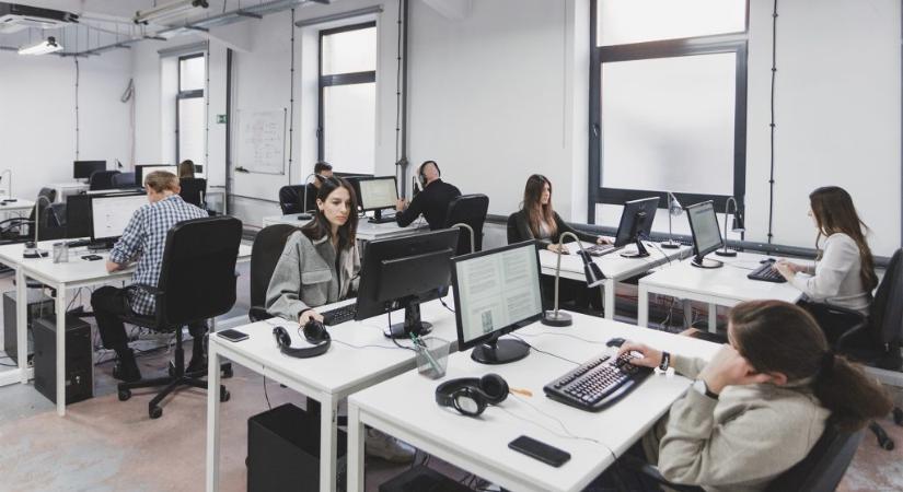 „Az életem fontosabb, mint egy multi működése” – ezekkel a kihívásokkal szembesülnek a munkahelyeken a Z generáció tagjai