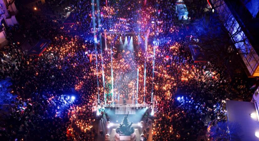 Orbán Viktor Egerben: Olyan kormányt válasszanak, amelyik nemet tud mondani a háborúra!  galéria