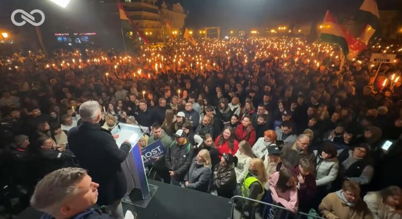 Magyar a színpadról jelentette be, hogy elfogadja az RTL meghívását a miniszterelnök-jelölti vitára, várja Orbánt is