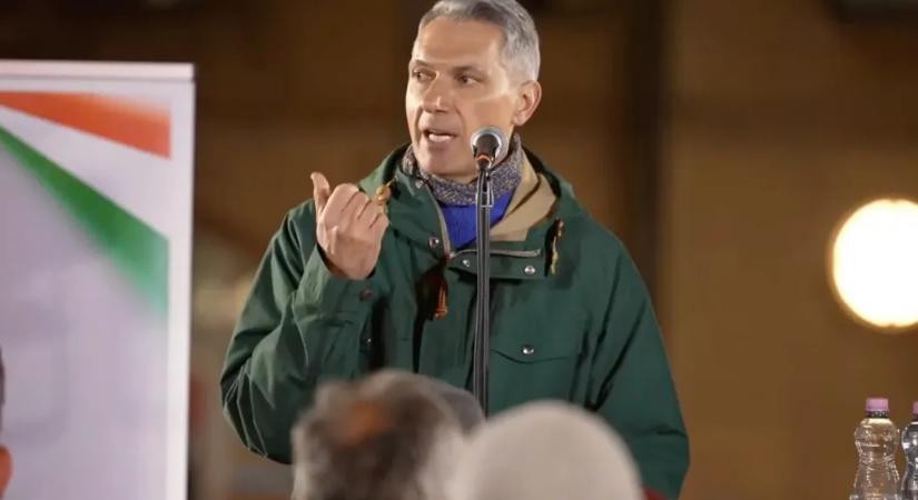 Lázár nem tartja reális hírnek, hogy fideszesek vittek volna ukrán zászlót a Nemzeti Menetre