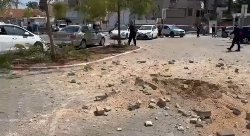 Irán több hullámban indított rakétákat Izrael ellen – emberéletben nem esett kár