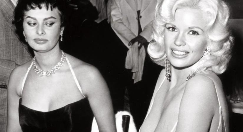 Katalin hercegné totál átlátszó ruhájával mindenkit ledöbbentett: fehérneműjét is megmutatta