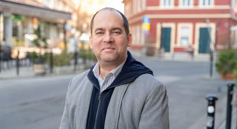 A nők személyisége komplex, de a férfiegyszerűség is tud szórakoztatni – interjú Rényi Ádámmal