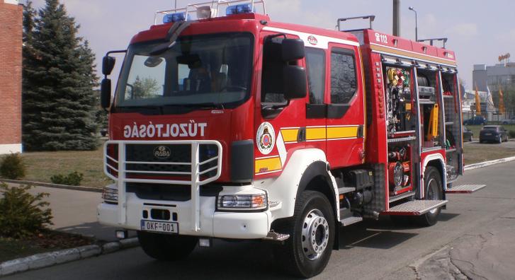 Dráma Ócsán: töltés közben kapott lángra az elektromos autó