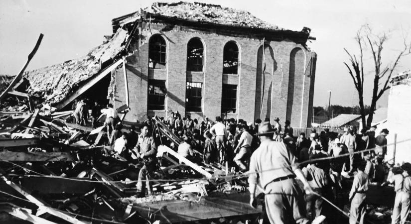 Egyetlen szikra – és több száz diák halt meg egy iskola robbanásában – videó