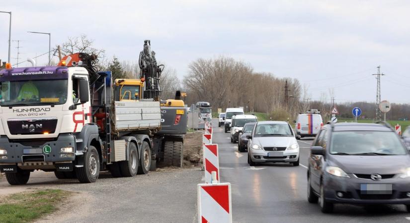 Épül már az új lámpás csomópont Ikrény és Győr között az 1-es főúton - videó, fotók