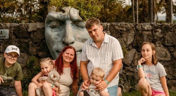 Csoda történt Bencével, túlélte a 13 méteres zuhanást