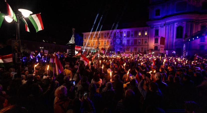 Brüsszel aggódhat; öt évig figyelték Szoboszlait; Egerben is óriási tömeg fogadta Orbán Viktort