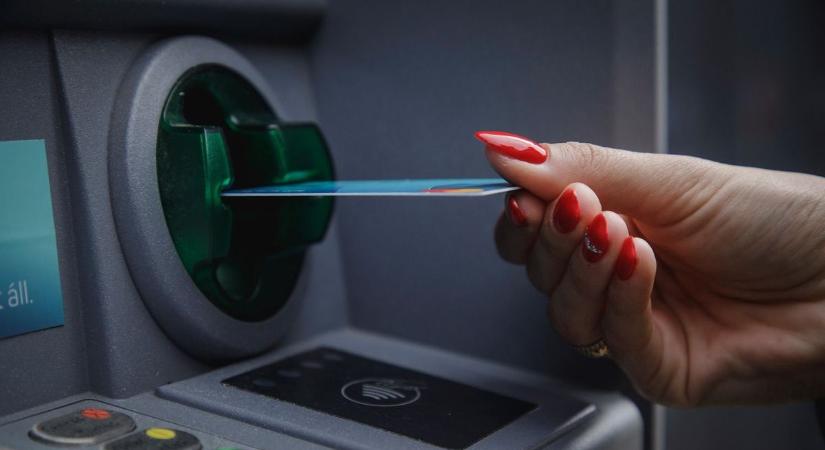 Megszűnt az egyik hazai bank, rengeteg ügyfelet érintő változások jönnek