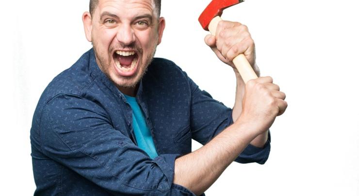 Szétverni a monitort a főnök helyett? Új trend hódít a munkahelyeken