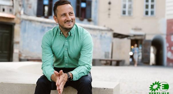 Román liberális EP képviselő: Isten áldd meg a magyart!