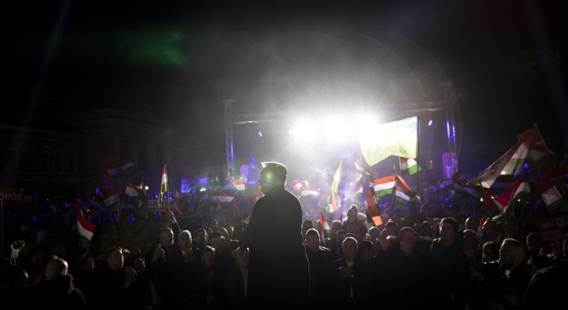 Orbán Viktor: három erő nyer a háborún, a fegyvergyárak, az energiacégek és a bankok